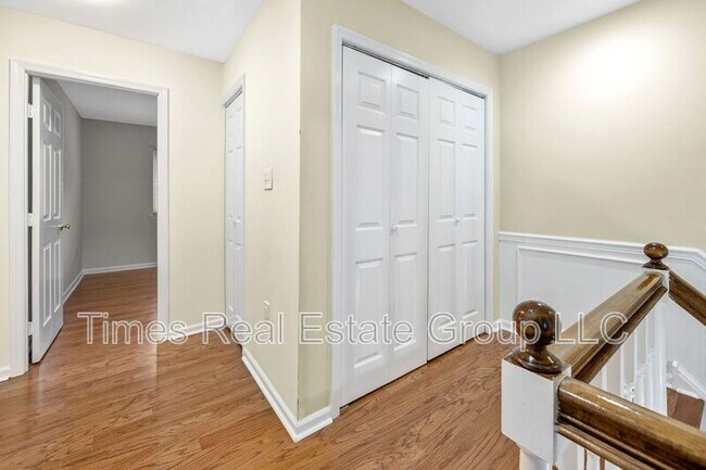 Building Photo - 113 Pinecrest Ln