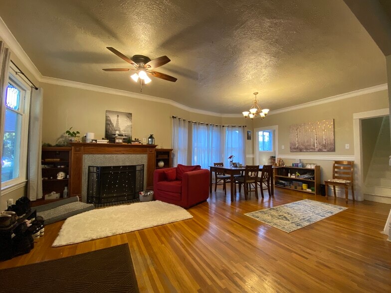 Building Photo - 319 E Baldwin Ave