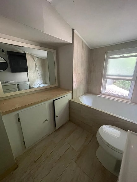 Building Photo - 1612 Parker Dr