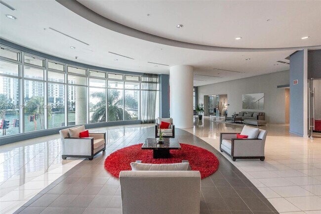 Building Photo - 300 S Biscayne Blvd