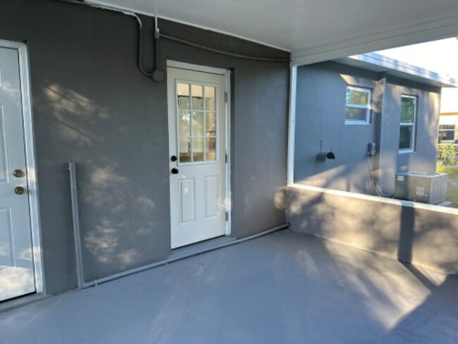 Building Photo - 110 SE El Sito Ct