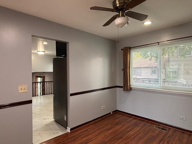 Building Photo - 2015 Williamsburg Dr