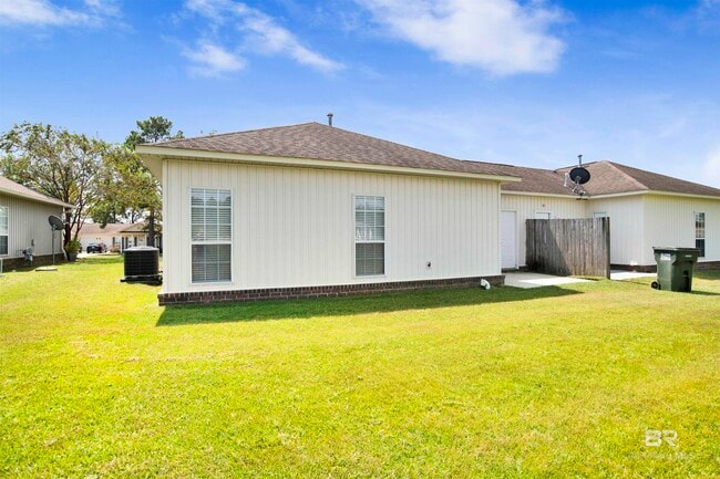 Building Photo - 33171 Stables Dr