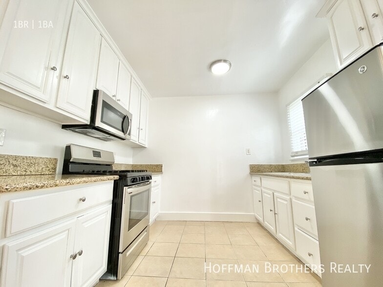 Building Photo - 5414 1/2 Fountain Ave