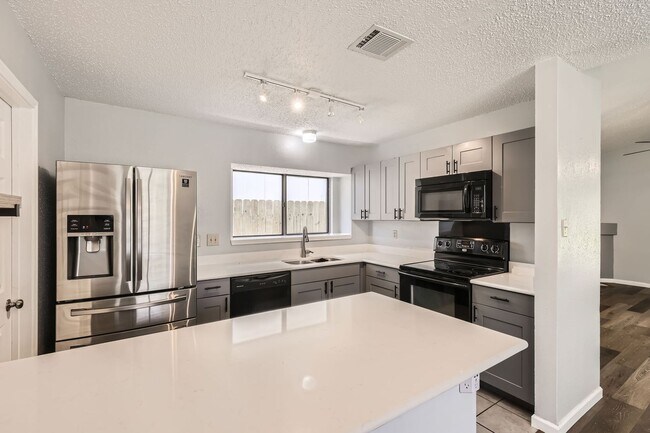 Building Photo - Ready for Move In!