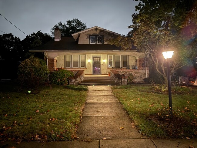 Primary Photo - 34 N Highland Ave