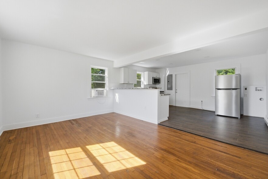 Building Photo - 302 Marlin Dr
