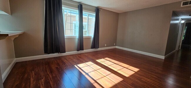 Building Photo - 2010 18th St