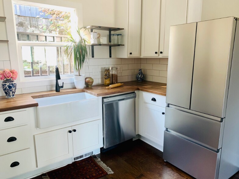 Building Photo - 9750 NW Rosaria Ave