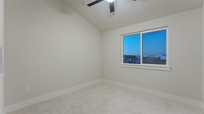 Building Photo - 1851 Lapis Ave