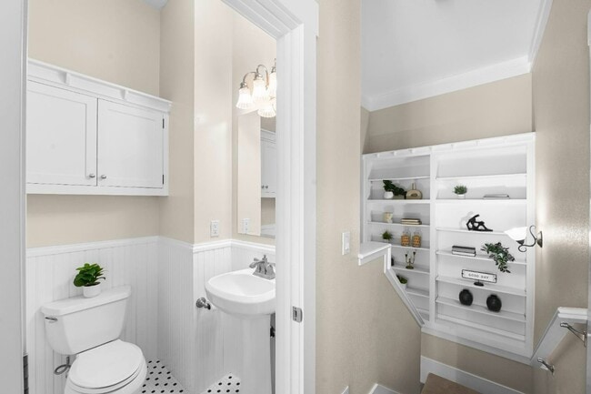 Building Photo - 449 J St