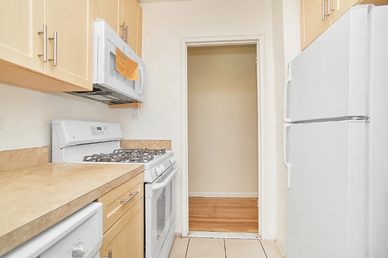 Building Photo - 83-40 Britton Ave