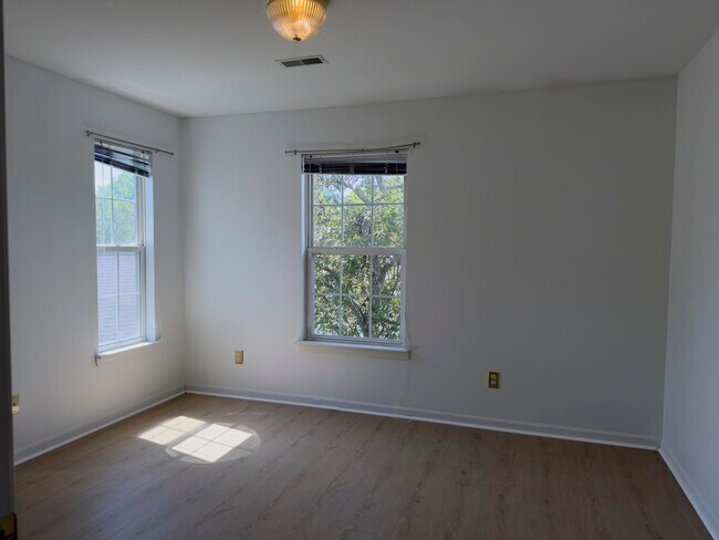 Building Photo - 1085 Joyce Ln