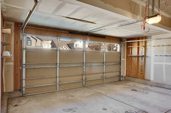 Building Photo - $2,695.00, 4 bed, 3.5 bath, located in Col...