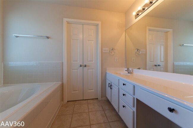 Building Photo - 2943 Meadowglen Crest