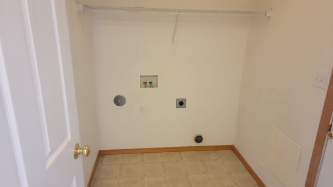 Building Photo - 3 Bedroom 2 Bath Home In North Spokane