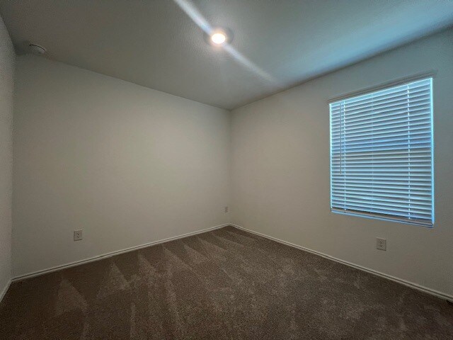 Building Photo - 531 Paris St