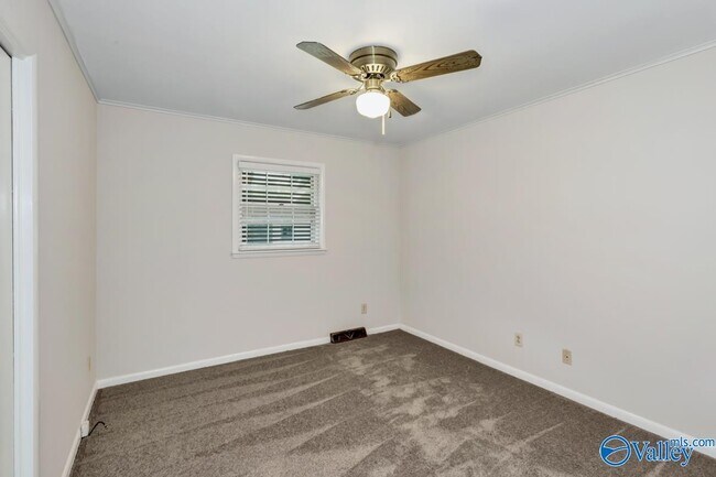 Building Photo - 2320 Rodgers Dr NE