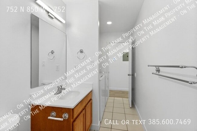 Building Photo - 752 N 850 W St