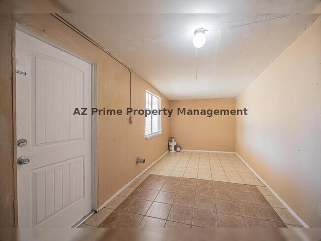 Building Photo - 2130 W Cortez St
