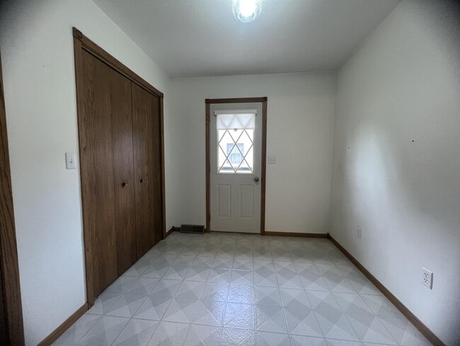 Building Photo - 312 E Main St