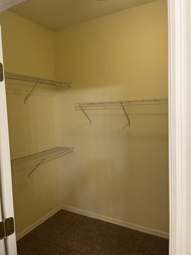 master closet - 1018 Bella Vista Dr NE