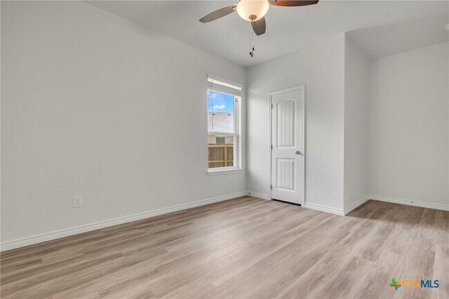 Building Photo - 1118 B Zora Dr