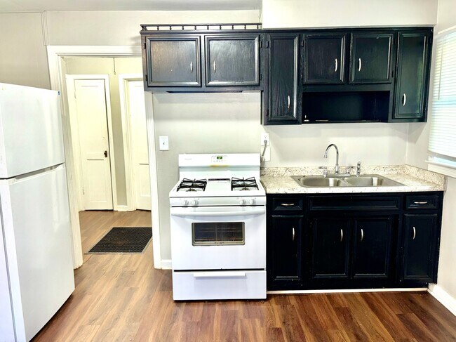 Building Photo - 3802 Parthenia Ave