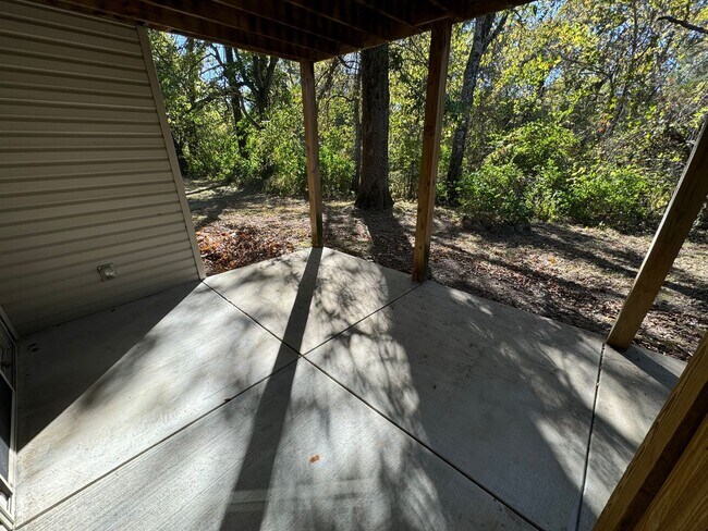 Building Photo - Beautiful 4 bedroom 3 full bathroom home available Now!