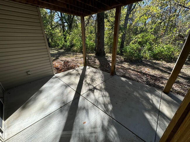 Building Photo - Beautiful 4 bedroom 3 full bathroom Townhome - Owner Special -Move in March and pay no rent until...