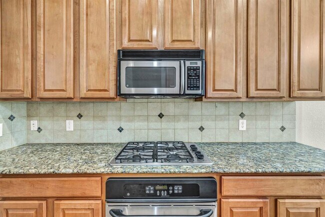Building Photo - 15220 Interlachen Dr