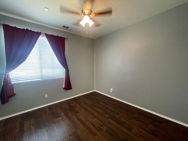 Building Photo - Rosamond 4 Bedroom + 2.5 Bathroom