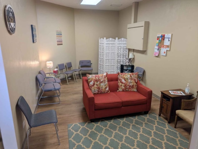 Building Photo - 112 Shoshone St E