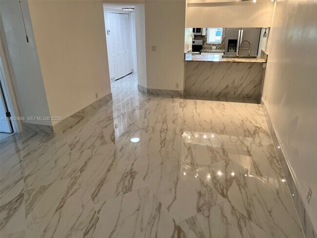 Building Photo - 10181 Twin Lakes Dr