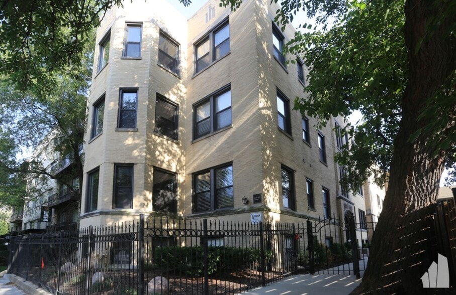Building Photo - 527 W Barry Ave