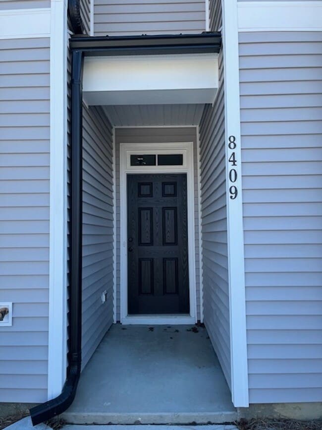 Building Photo - 8409 Paramount Point