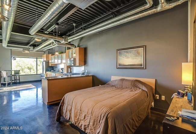 Building Photo - 4020 N Scottsdale Rd