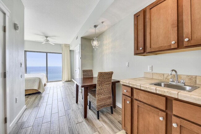 Building Photo - 15100 Front Beach Rd