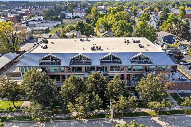 Building Photo - 300 Hamilton St