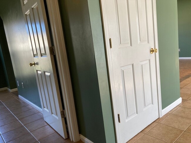 Building Photo - **Backyard offers Country Setting in City Limits**