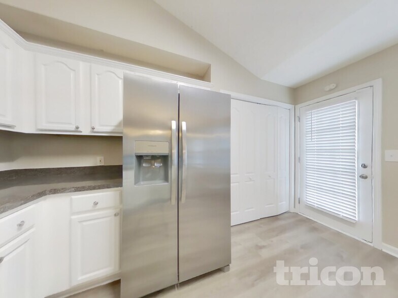 Building Photo - 581 Meadow Spring Dr