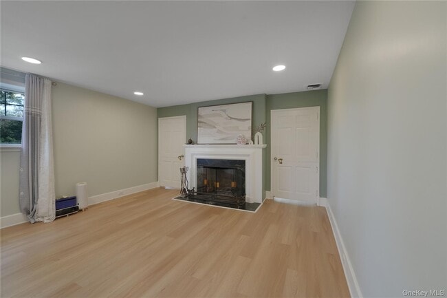 Building Photo - 24 Mineola Ave