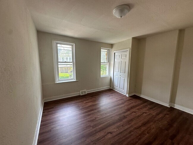 Building Photo - NEWLY UPDATED 4 BED 1 BATH HOME FOR RENT.