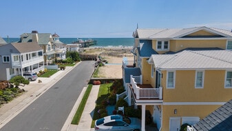 Building Photo - 7600 Bayshore Dr