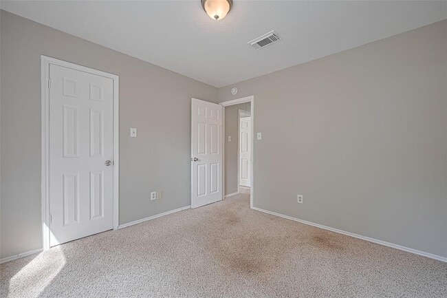 Building Photo - 2339 Loyanne Dr