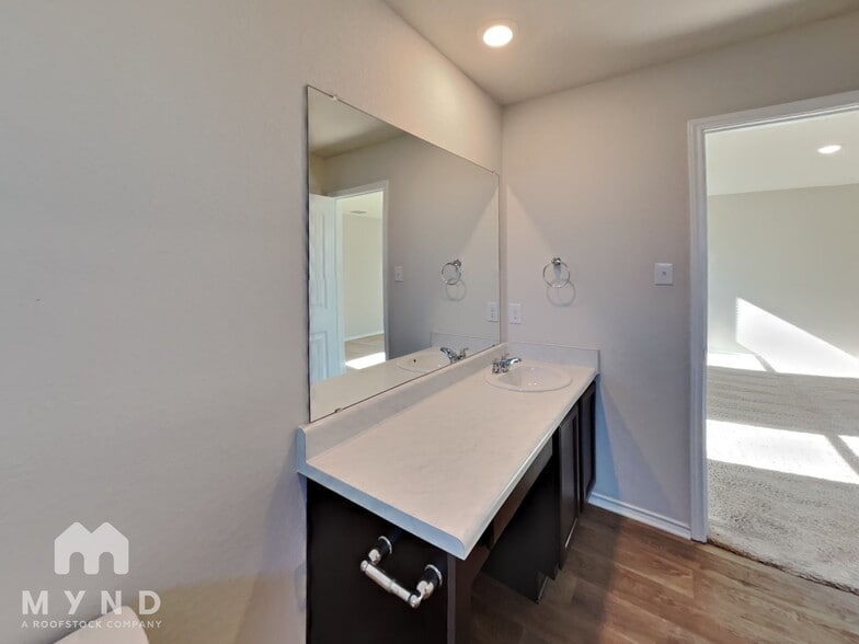 Building Photo - 14614 Fronted Goose