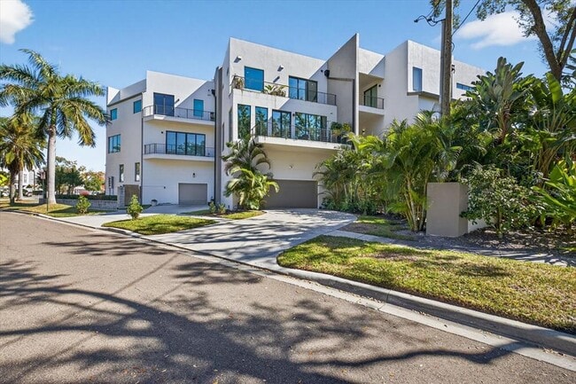 Building Photo - 94 W Davis Blvd