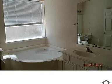 Building Photo - 12726 Laurel Mist Way