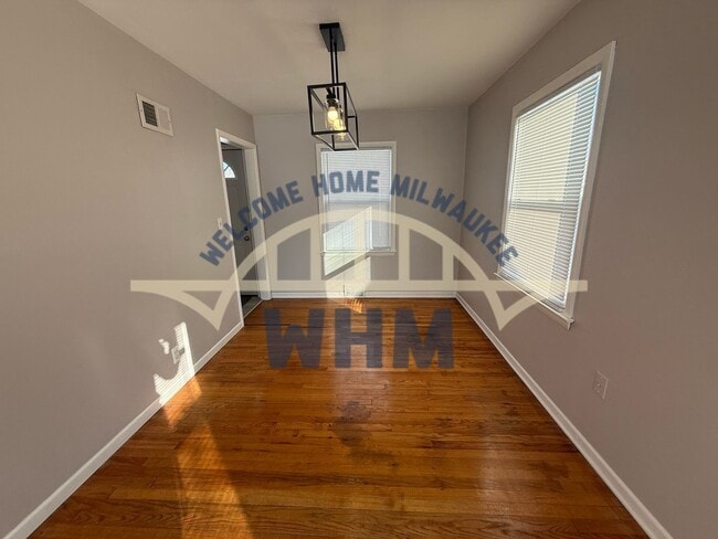 Building Photo - 2240 W Lawn Ave