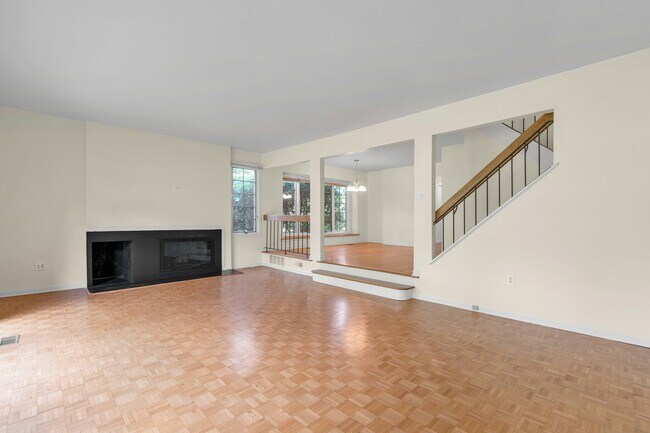 Building Photo - 10 Shelley Pl